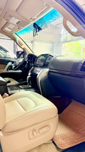 Toyota Land Cruiser VX - V8 Diesel Engine