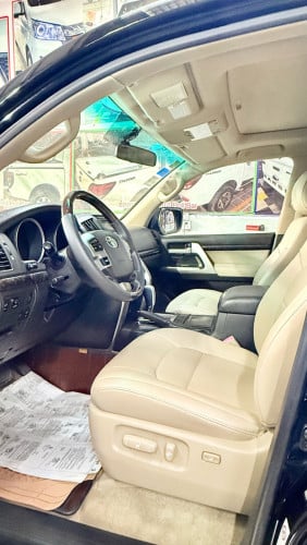 Toyota Land Cruiser VX - V8 Diesel Engine