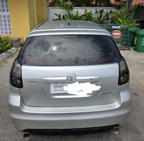 Toyota Matrix ឆ្នាំ03 ឡានស្អាត ម៉ាស៊ីនស្ងាត់ ទឹកថ្នាំស្អាត ជើងក្រោម ប្រអប់លេខអេម