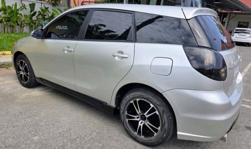 Toyota Matrix ឆ្នាំ03 ឡានស្អាត ម៉ាស៊ីនស្ងាត់ ទឹកថ្នាំស្អាត ជើងក្រោម ប្រអប់លេខអេម