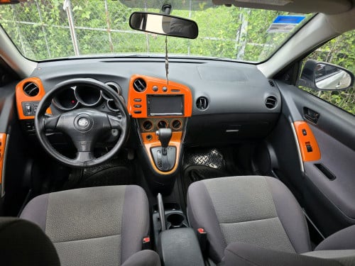 Toyota Matrix ឆ្នាំ03 ឡានស្អាត ម៉ាស៊ីនស្ងាត់ ទឹកថ្នាំស្អាត ជើងក្រោម ប្រអប់លេខអេម