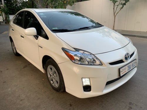 Toyota Prius សេរីឆ្នាំ2010 option 3ឡានស្អាតអត់បុកអត់ច្រេៈឡានថ្មីគ្មានកន្លែងទាស់