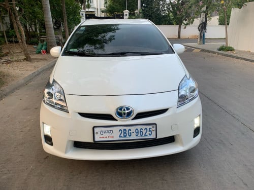 Toyota Prius សេរីឆ្នាំ2010 option 3ឡានស្អាតអត់បុកអត់ច្រេៈឡានថ្មីគ្មានកន្លែងទាស់