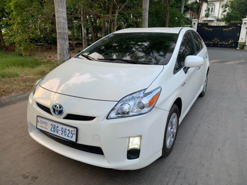 Toyota Prius សេរីឆ្នាំ2010 option 3ឡានស្អាតអត់បុកអត់ច្រេៈឡានថ្មីគ្មានកន្លែងទាស់