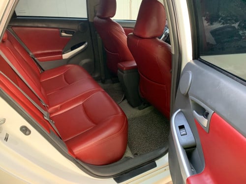 Toyota Prius សេរីឆ្នាំ2010 option 3ឡានស្អាតអត់បុកអត់ច្រេៈឡានថ្មីគ្មានកន្លែងទាស់