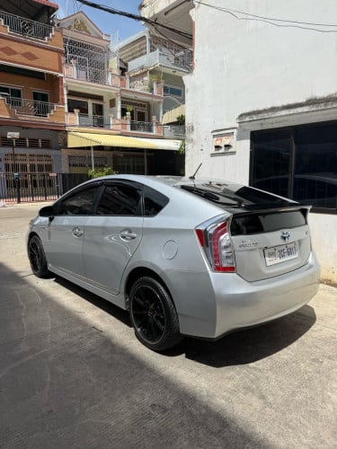 Toyota Prius 2013 Option 2 ពណ៌ទឹកប្រាក់