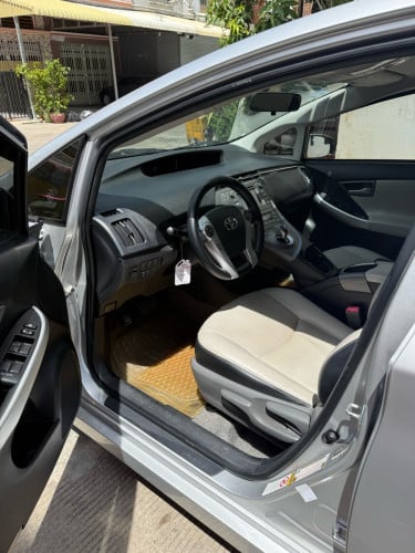 Toyota Prius 2013 Option 2 ពណ៌ទឹកប្រាក់