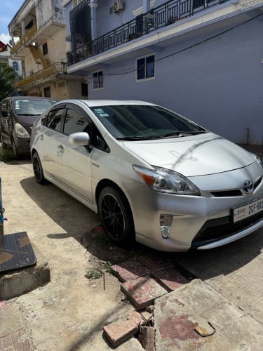 Toyota Prius 2013 Option 2 ពណ៌ទឹកប្រាក់