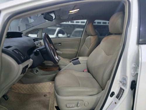 Toyota Pruis 2013 Option 5