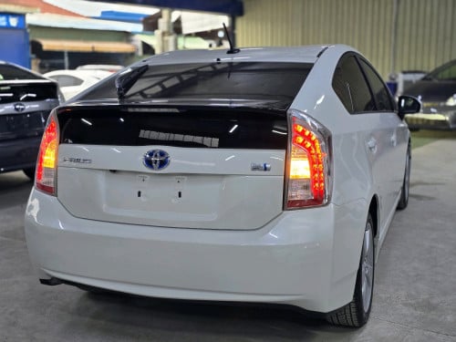 Toyota Pruis 2013 Option 5