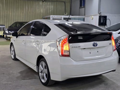 Toyota Pruis 2013 Option 5