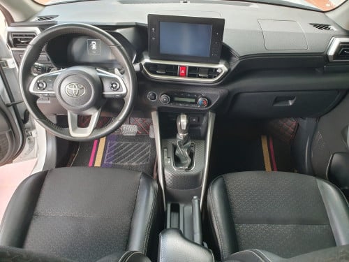 Toyota Raize Full option ប្រភេទឡានស្អាត