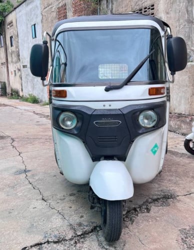 Tuk Tuk Maxima Bajaj 2019