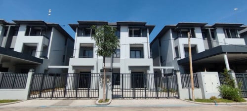Twin Villa for Sale And Rent at Borey Chip Mong the Park land 598