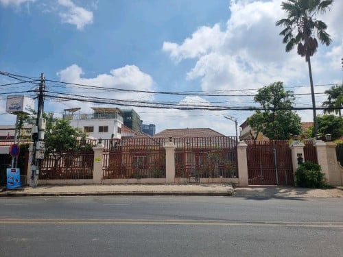 Villa for rent on Main Road in Toul Kouk