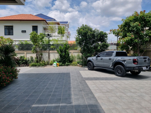 Villa for Sale ( វីឡាប្រណិតថ្មីសម្រាប់លក់) ភ្នំពេញថ្មីសែនសុខ