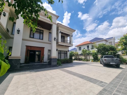 Villa for Sale ( វីឡាប្រណិតថ្មីសម្រាប់លក់) ភ្នំពេញថ្មីសែនសុខ