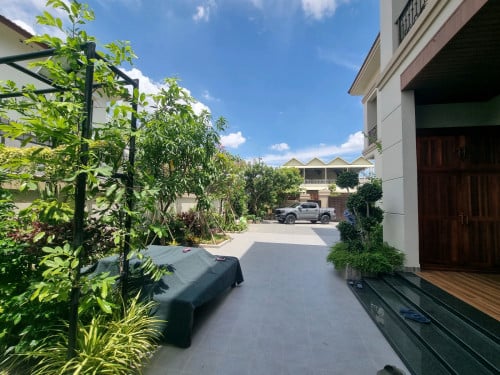 Villa for Sale ( វីឡាប្រណិតថ្មីសម្រាប់លក់) ភ្នំពេញថ្មីសែនសុខ