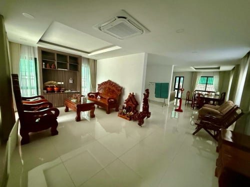 Villa queen B II for rent borey chipmong 6A