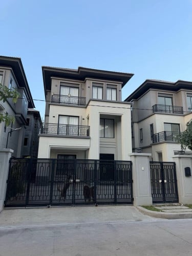 Villa queen B II for rent borey chipmong 6A