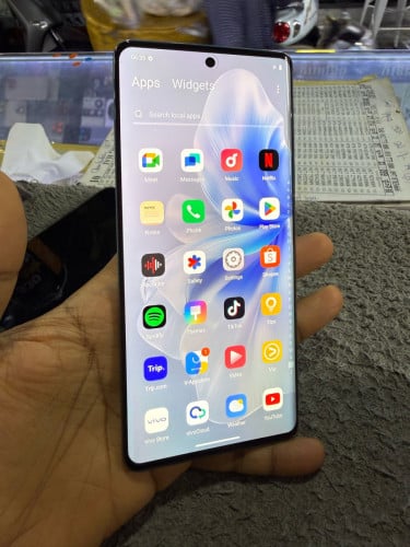 Vivo V30 5G Ram12G Memory256G ក្រុមហ៊ុនសុីមពីរ មានឆ្នាំងសាក