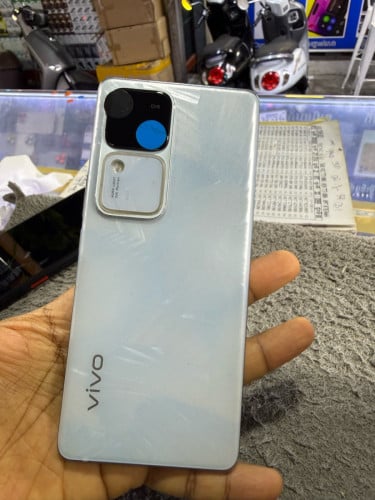 Vivo V30 5G Ram12G Memory256G ក្រុមហ៊ុនសុីមពីរ មានឆ្នាំងសាក