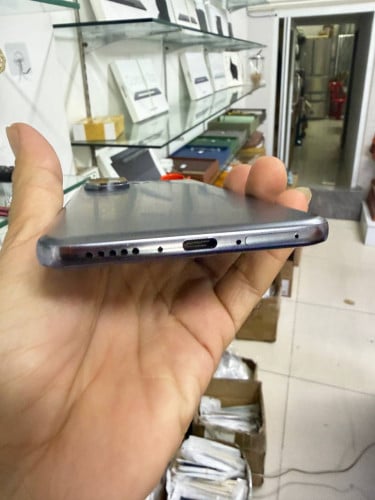 Vivo V60 12G 512G 98.99%Gray299$