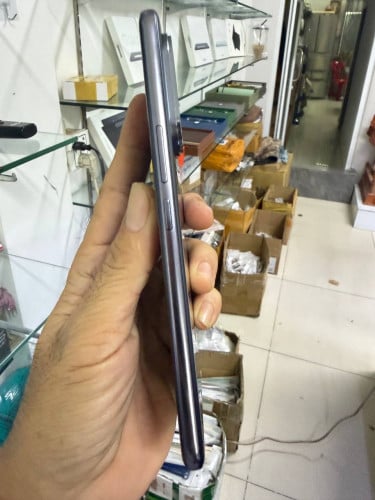 Vivo V60 12G 512G 98.99%Gray299$