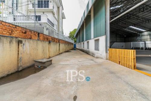 Warehouse space for rent, flexible sizes and pricing, indoor and outdoor