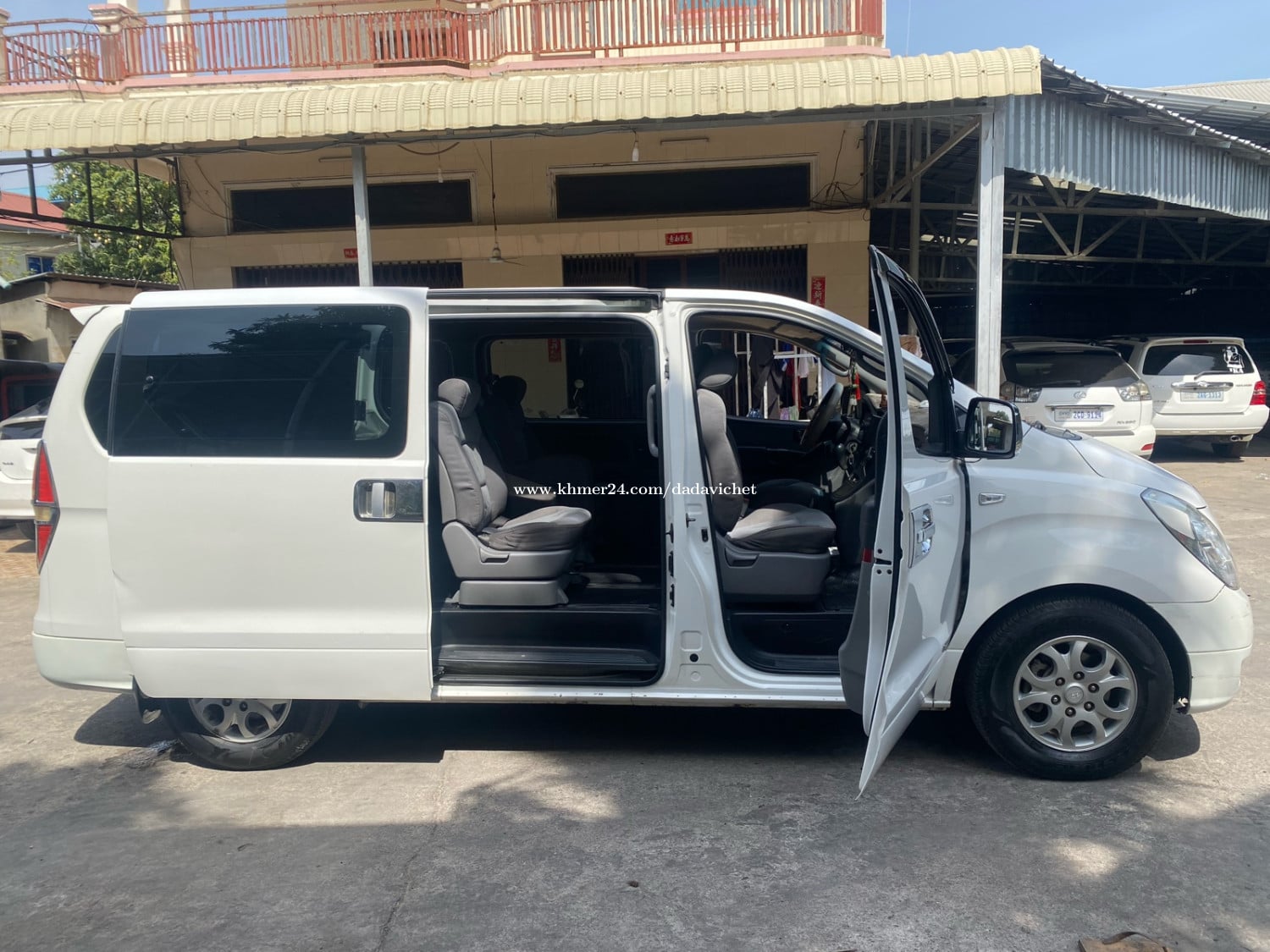 Starex សំរាប់ជួលតាំងតៃកុងឡាន 80$ក្នុង1ថ្ងៃ