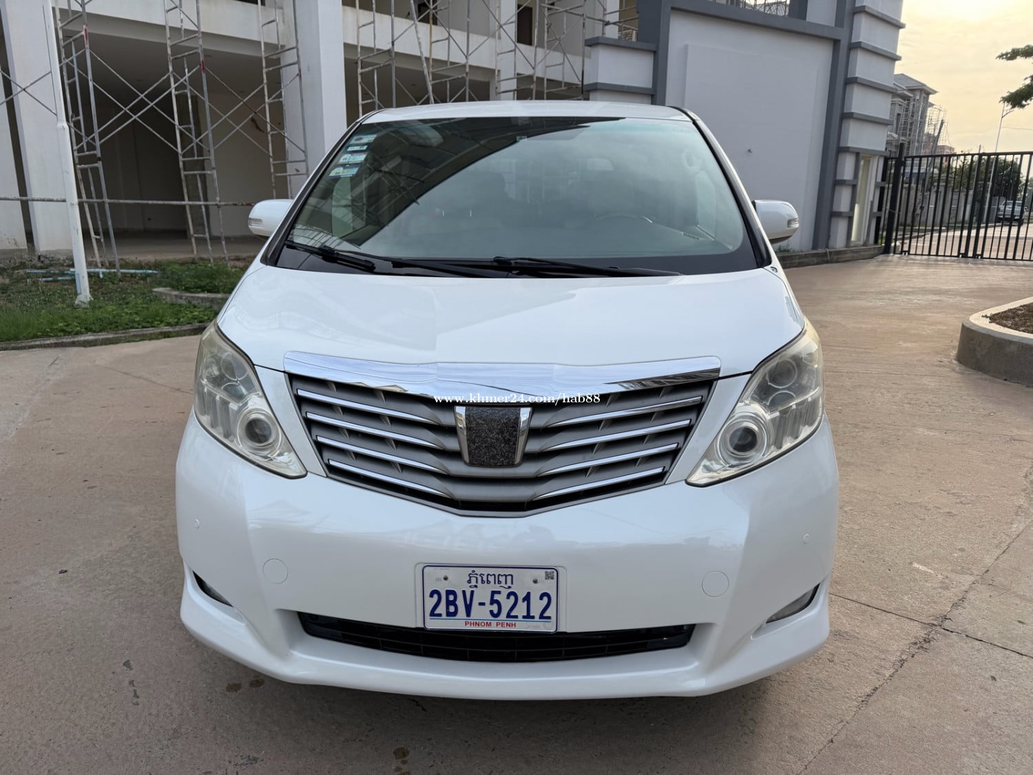 Toyota Alphard 2010 ឡេីងកៅអី vip ម្ចាស់ដេីមទឹកថ្នាំសុីន១ជុំ