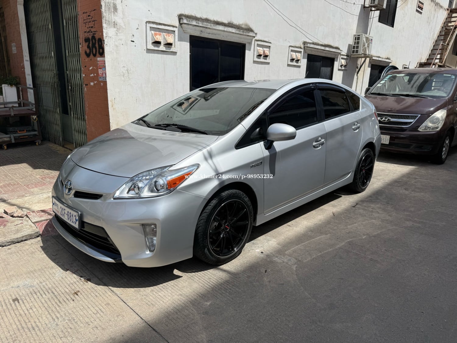 Toyota Prius 2013 Option 2 ពណ៌ទឹកប្រាក់