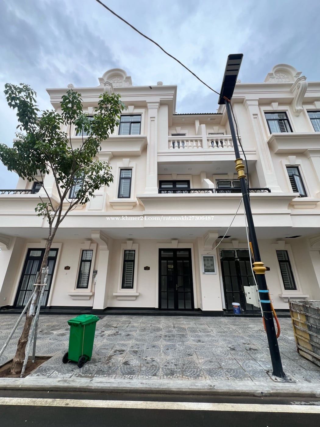 Villa កូនកាត់ លក់