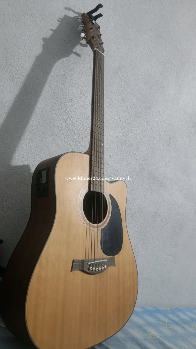 ចង់លក់ហ្គីតា130$ចុះនៅ100$