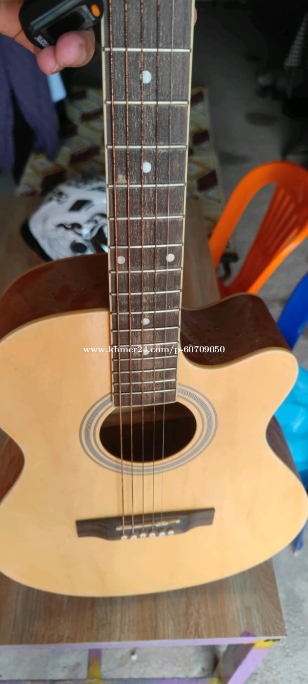 លក់ហ្គីតា Yamaha 4010