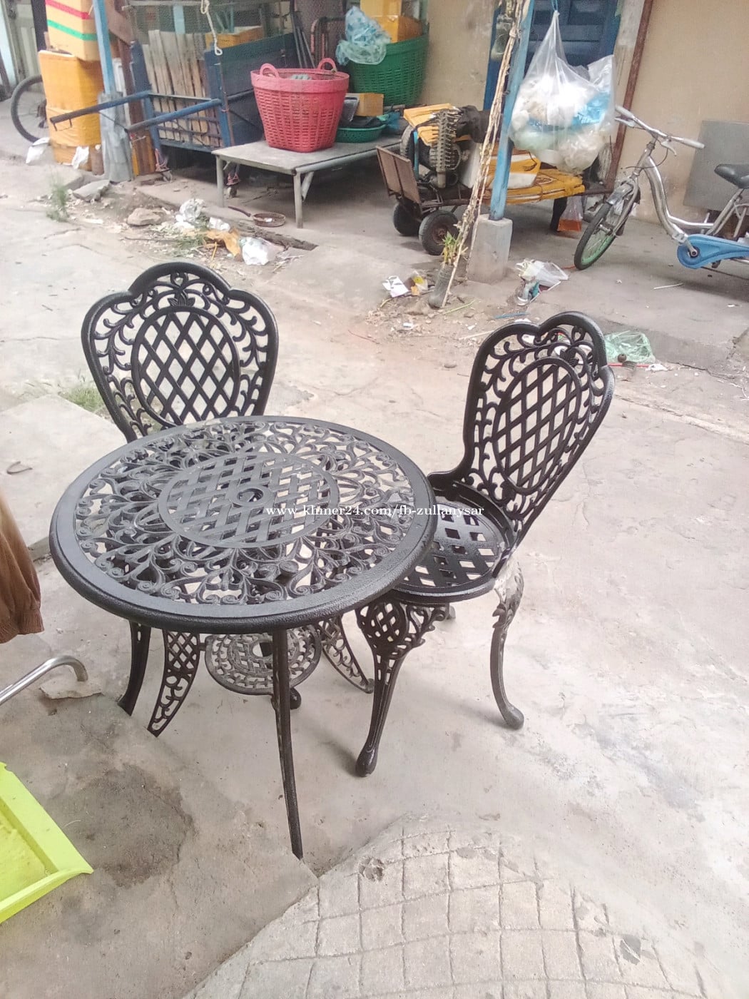 1 set of coffee table and chairs