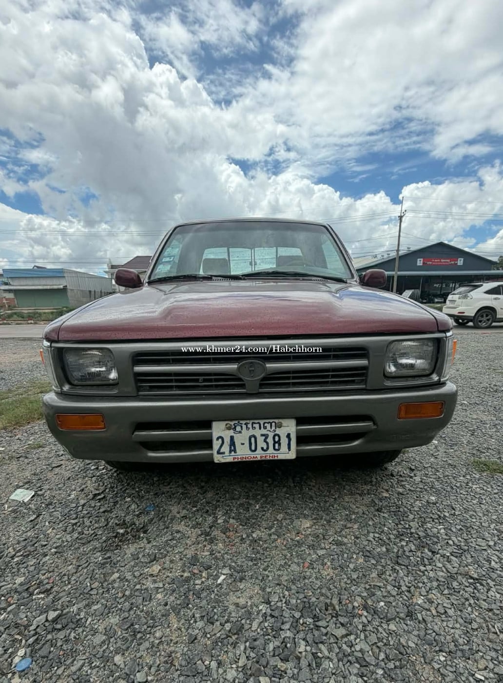 1991 Toyota Hilux ម៉ាស៊ីនសាំង ( Zin )