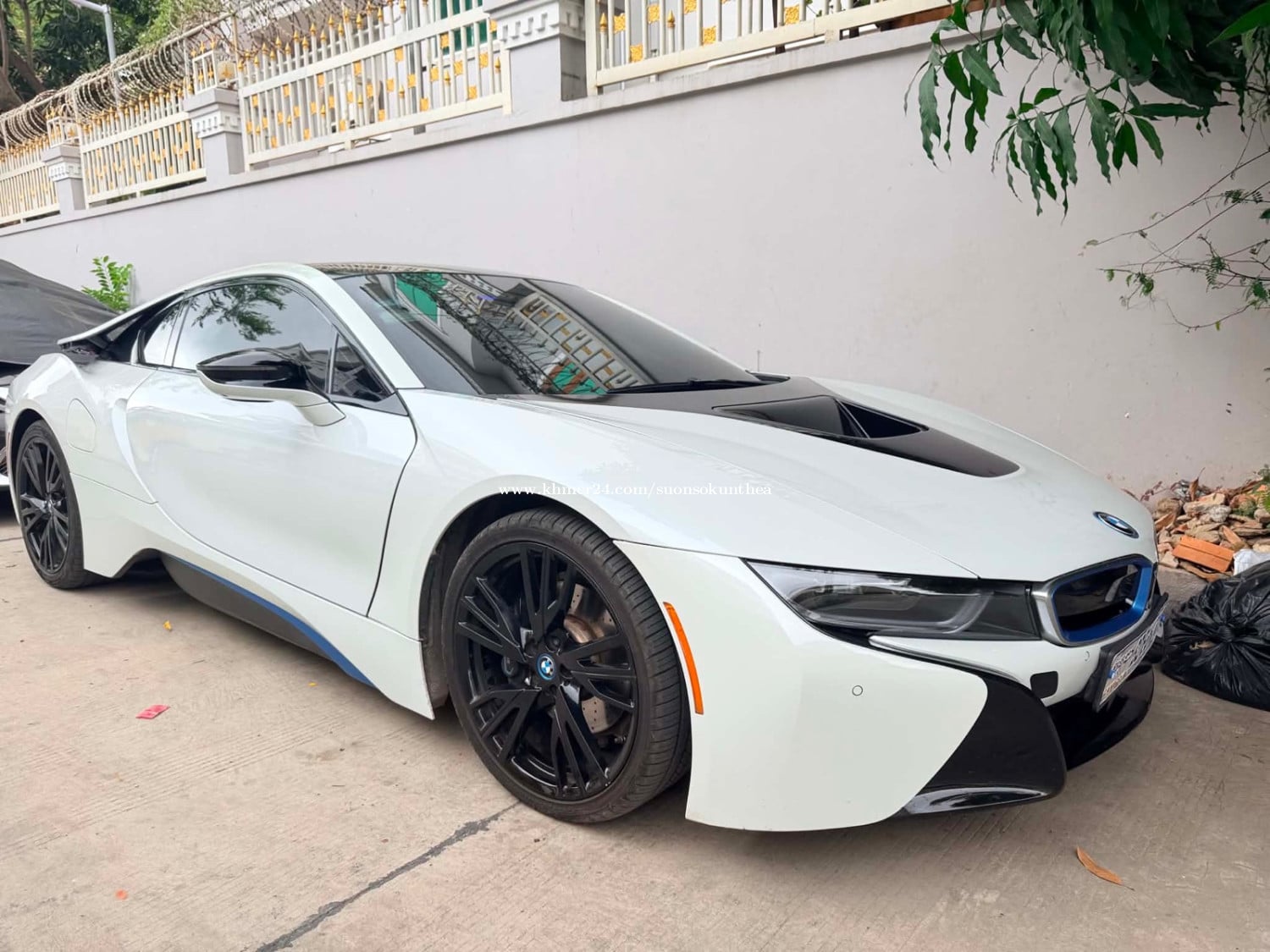 BMW I8 ឆ្នាំ 2014Full option