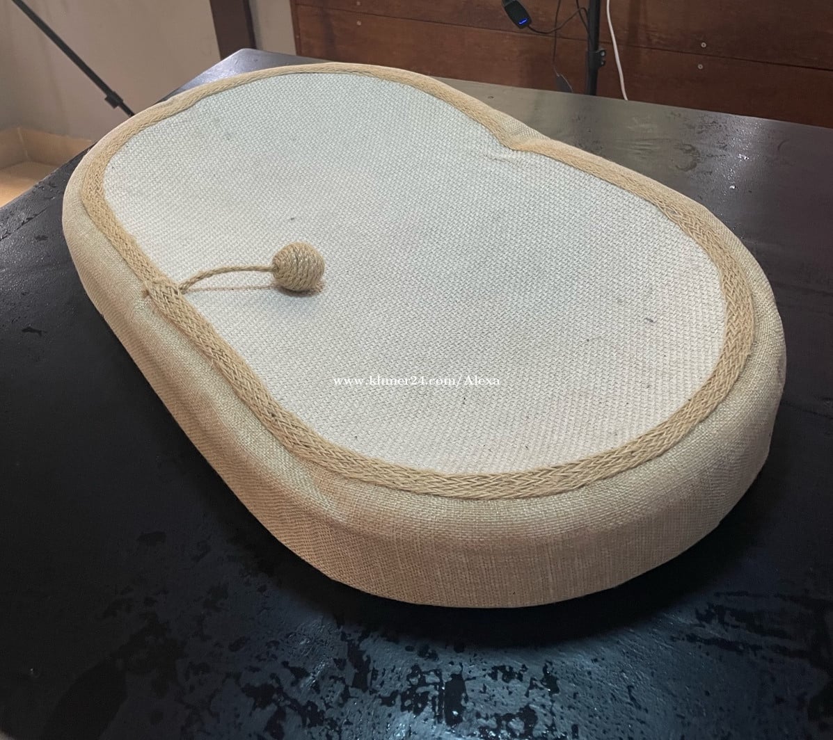 Elegant Cat Lounger – 40 x 64 cm