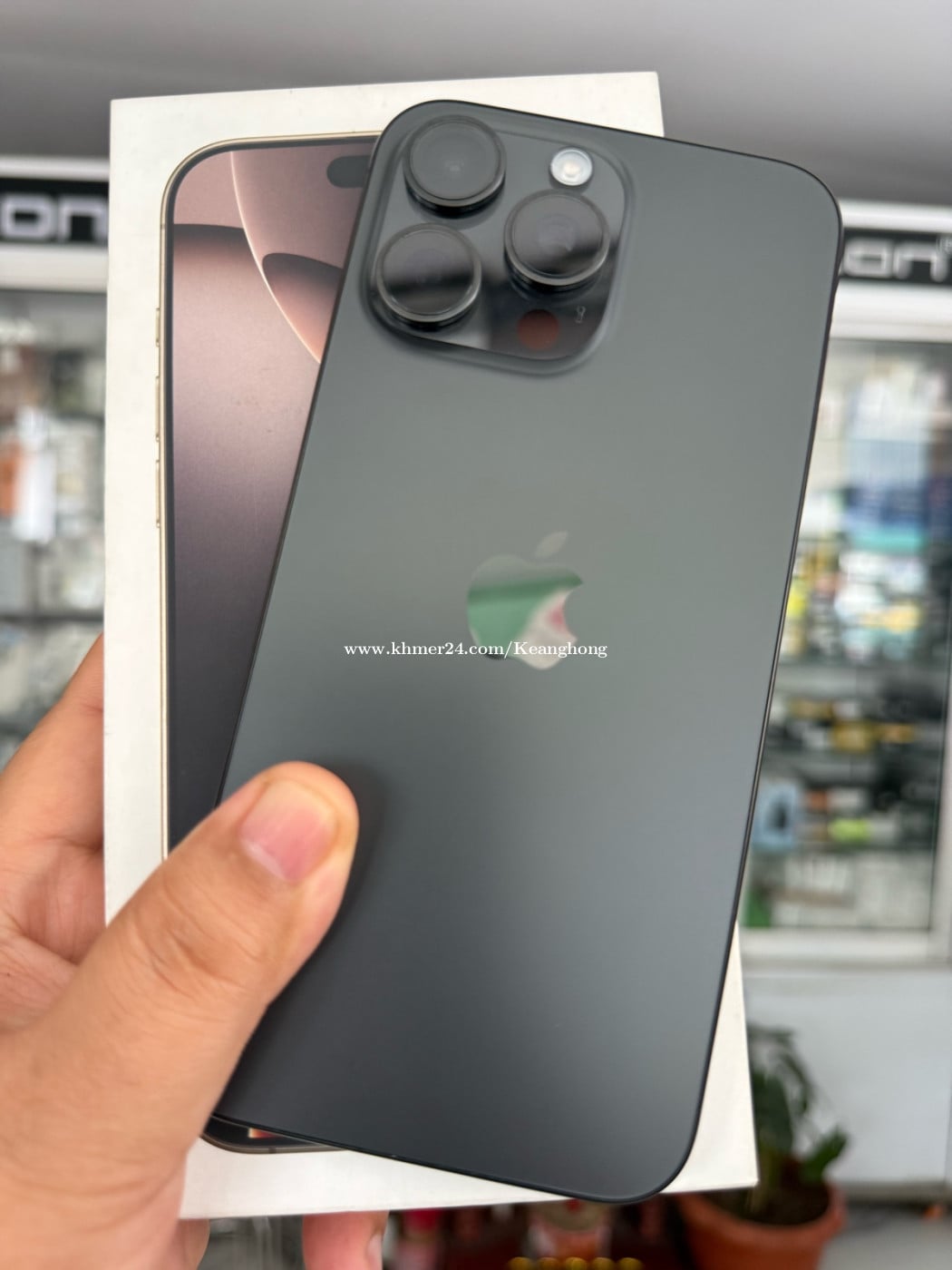 iPhone 16promax 512gb ZP 256gb CH ខ្មៅ %99%