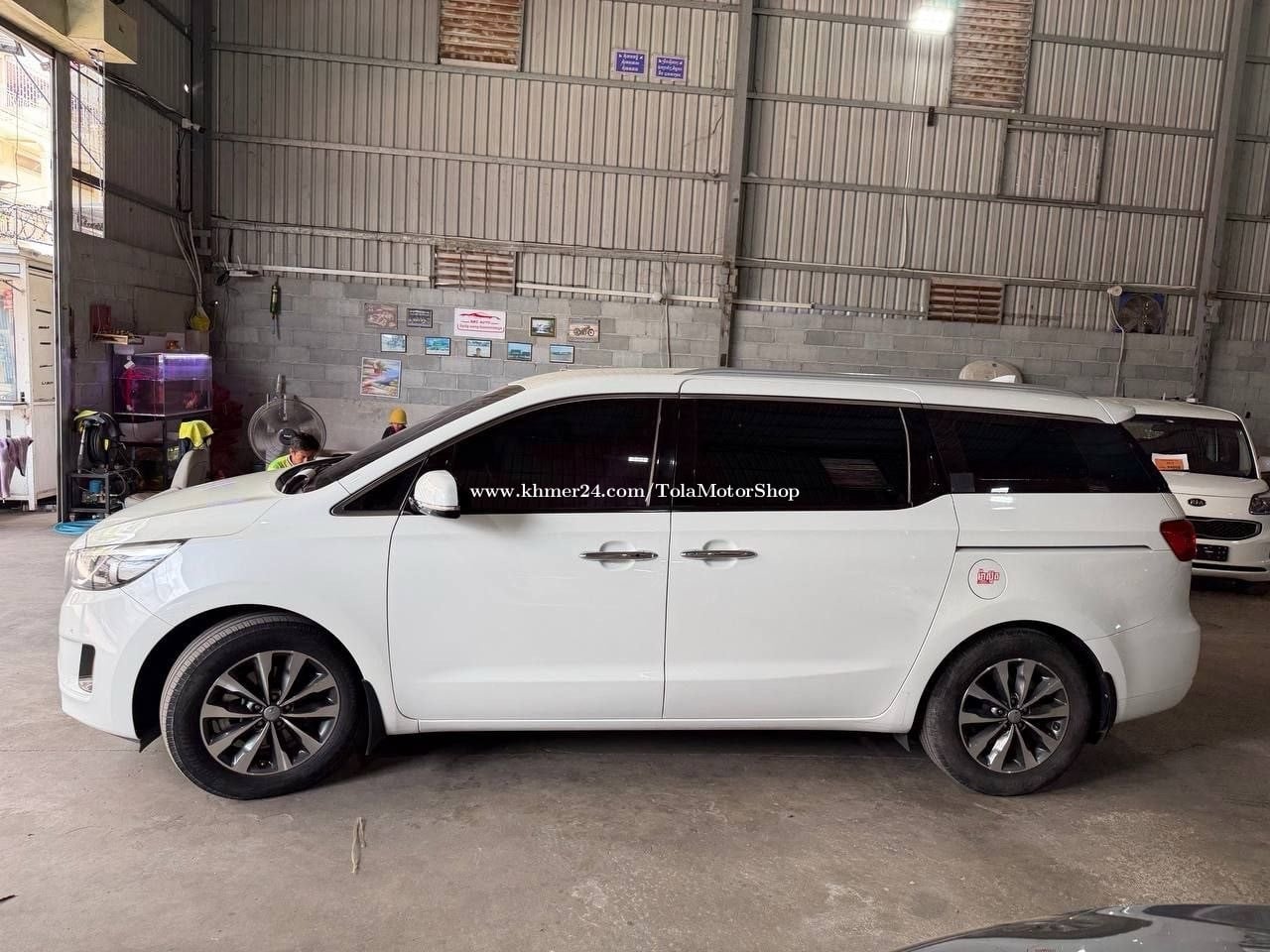 Kia Carnival 2017full option ទ្វាអូតូបី