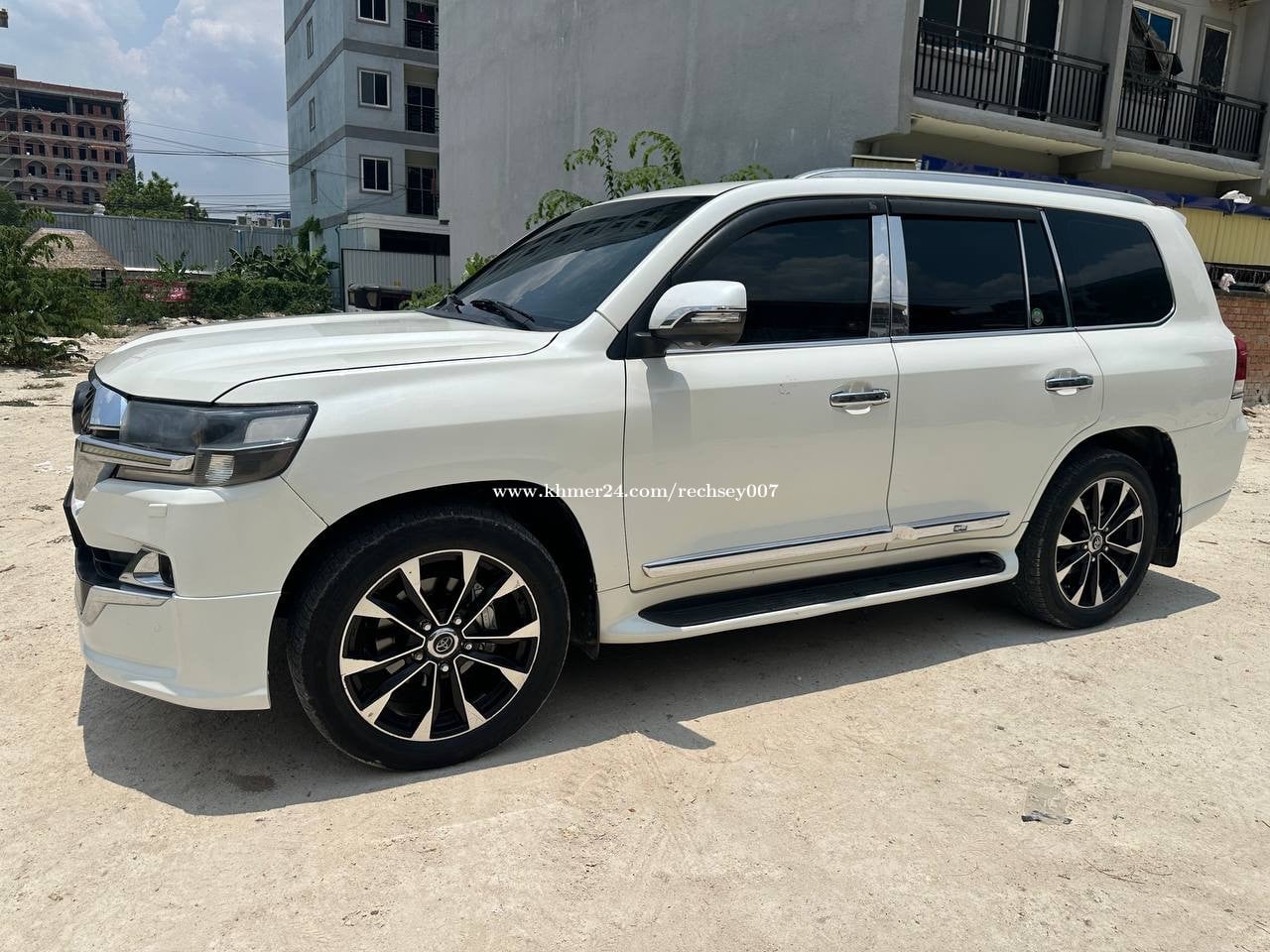 Land Cruiser 2008up2020 មានទូរទឹកកអត់បើកដំបូល