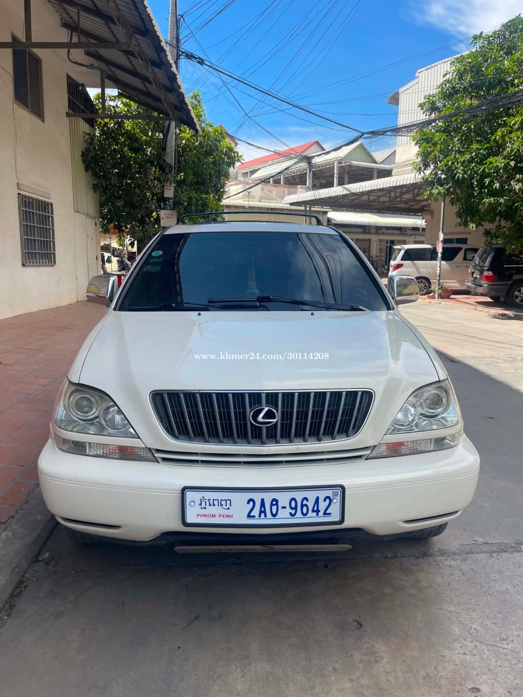 Lexus Rx300ឆ្នាំ1999ប៉ុង2ឡានថ្មីលក់8500ចចារ