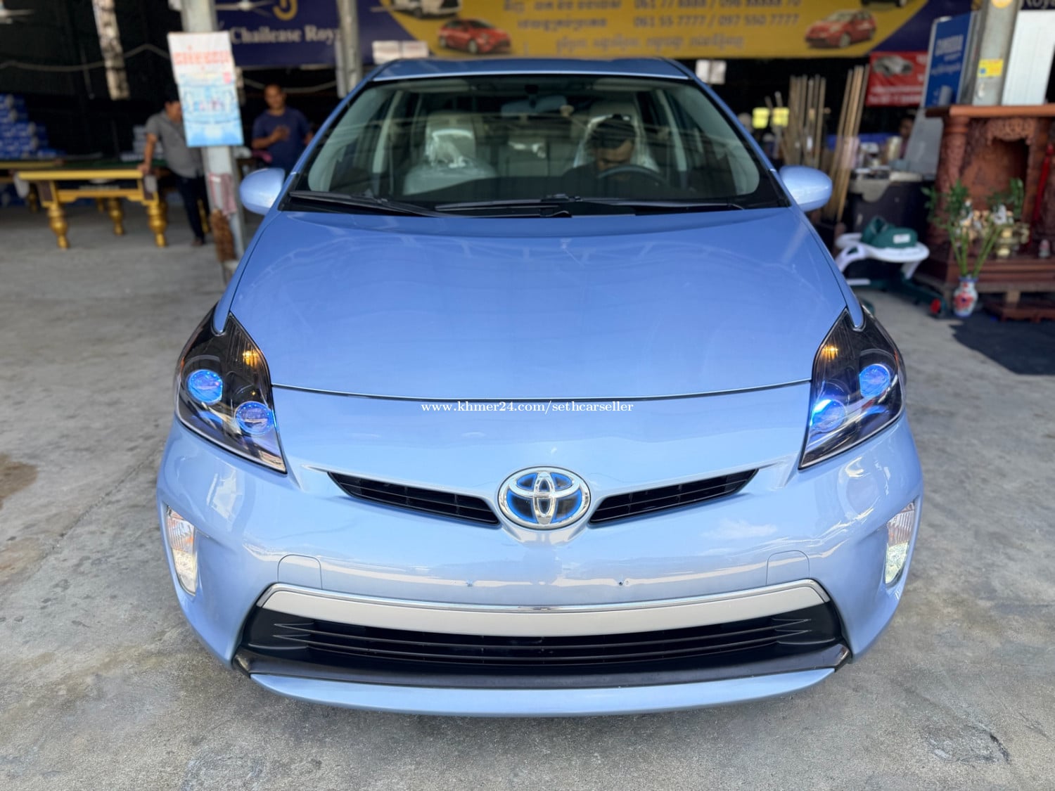 Prius 2012 plug-in ក្រដាស់ពន្ធ