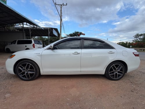 ឡានលក់ hybrid 50th Anniversary Edition