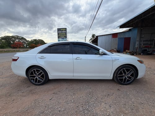 ឡានលក់ hybrid 50th Anniversary Edition