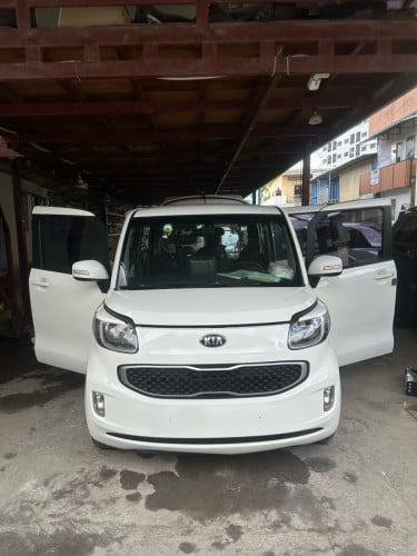 ឡានថ្មីក្រដាស់ពន្ធ