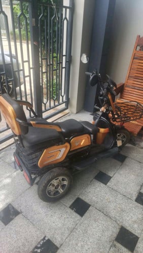 កង់បីលក់