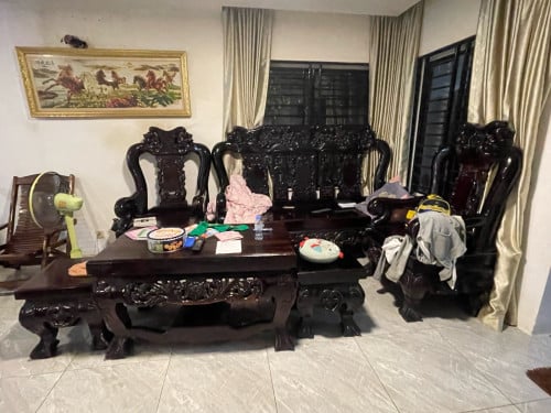 សាឡុងឈេីប្រណិត