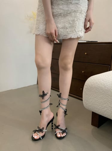 ស្បែកជើងកែងនារី